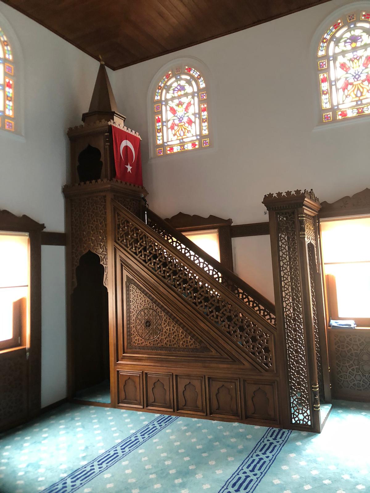 Mihrap Minber Kürsü Müezzinlik Cami Kapısı Lambiri