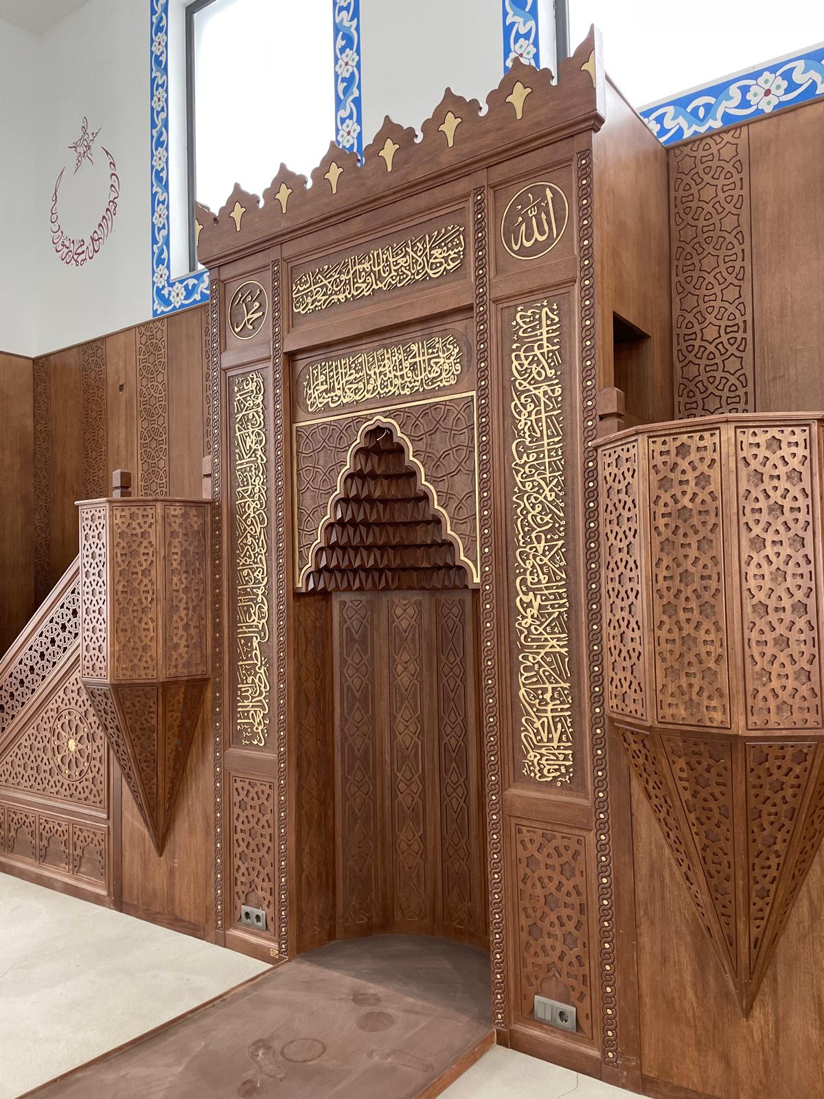 Mihrap Minber Kürsü Müezzinlik Cami Kapısı Lambiri