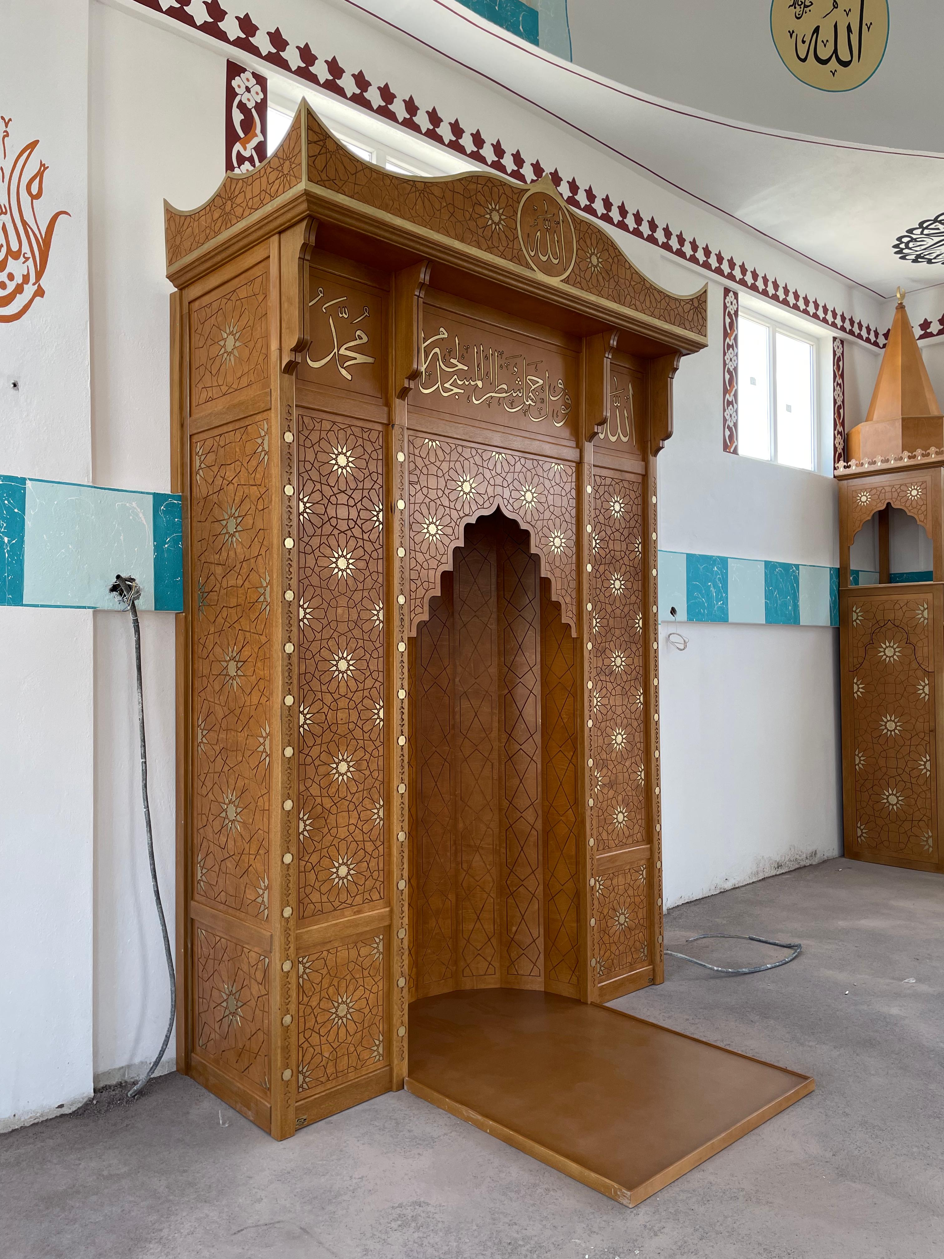 Mihrap Minber Kürsü Müezzinlik Cami Kapısı Lambiri