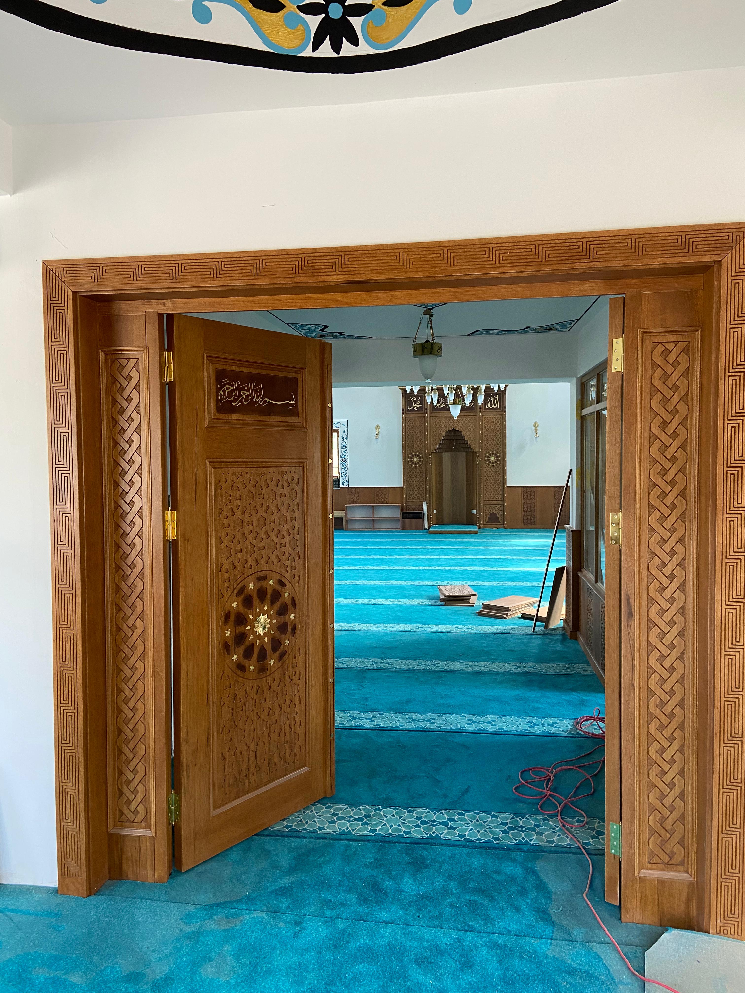 Mihrap Minber Kürsü Müezzinlik Cami Kapısı Lambiri