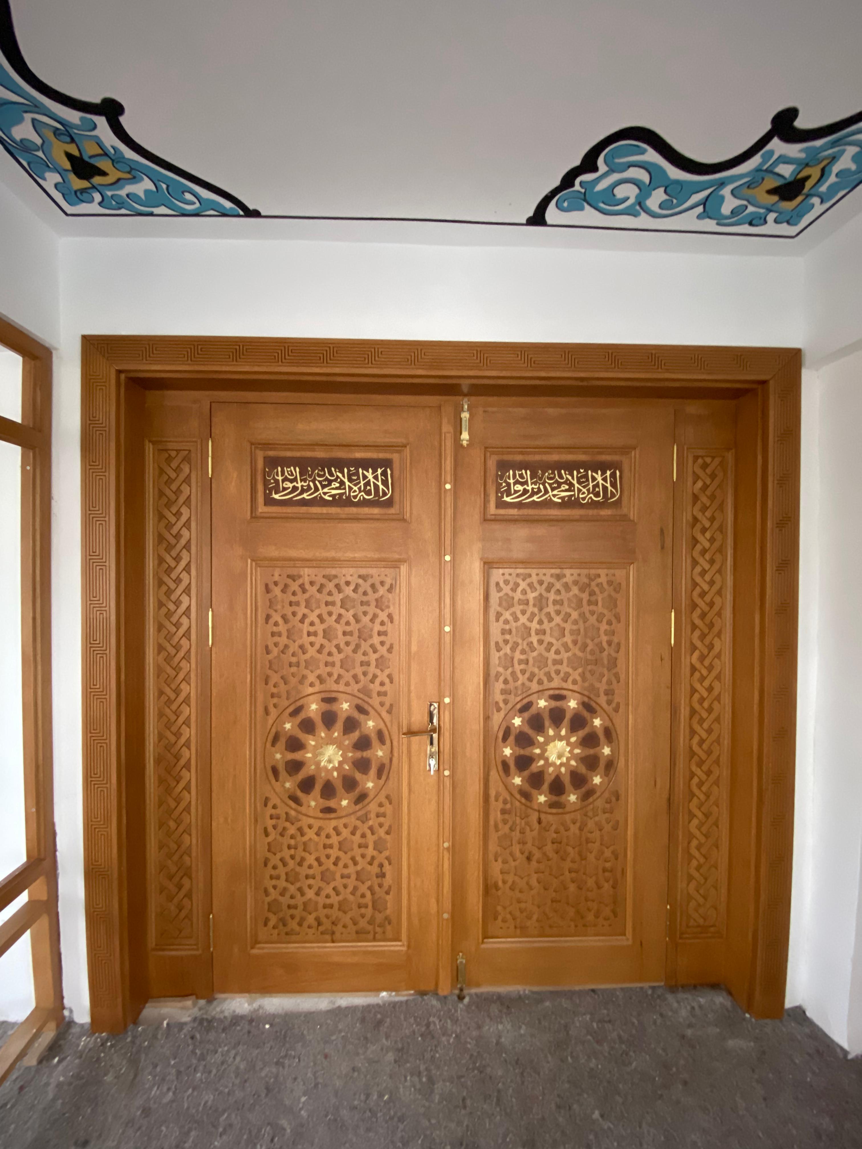 Mihrap Minber Kürsü Müezzinlik Cami Kapısı Lambiri