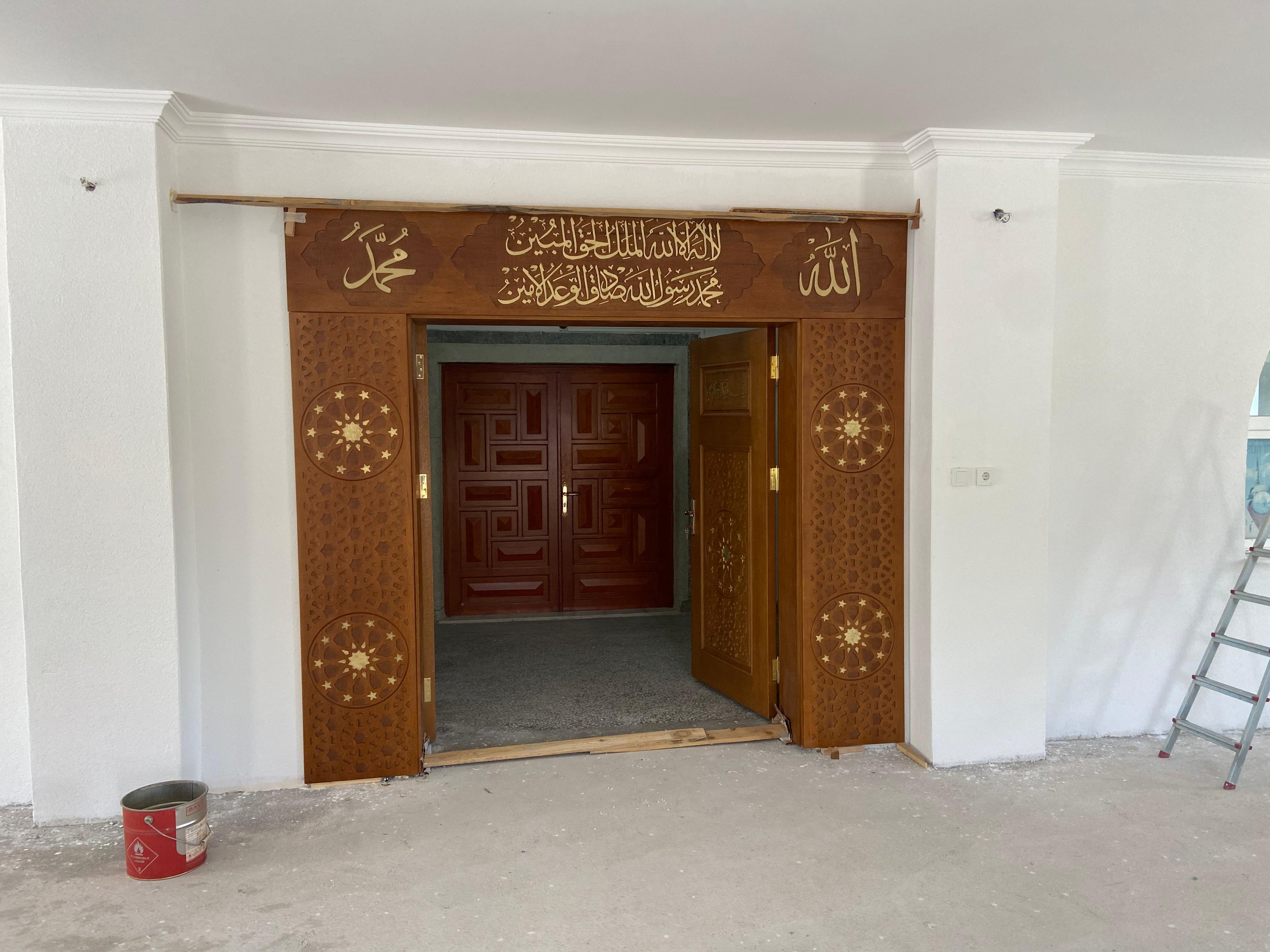 Mihrap Minber Kürsü Müezzinlik Cami Kapısı Lambiri