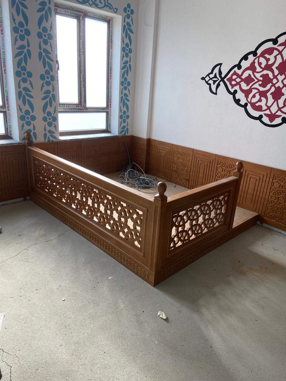 Mihrap Minber Kürsü Müezzinlik Cami Kapısı Lambiri