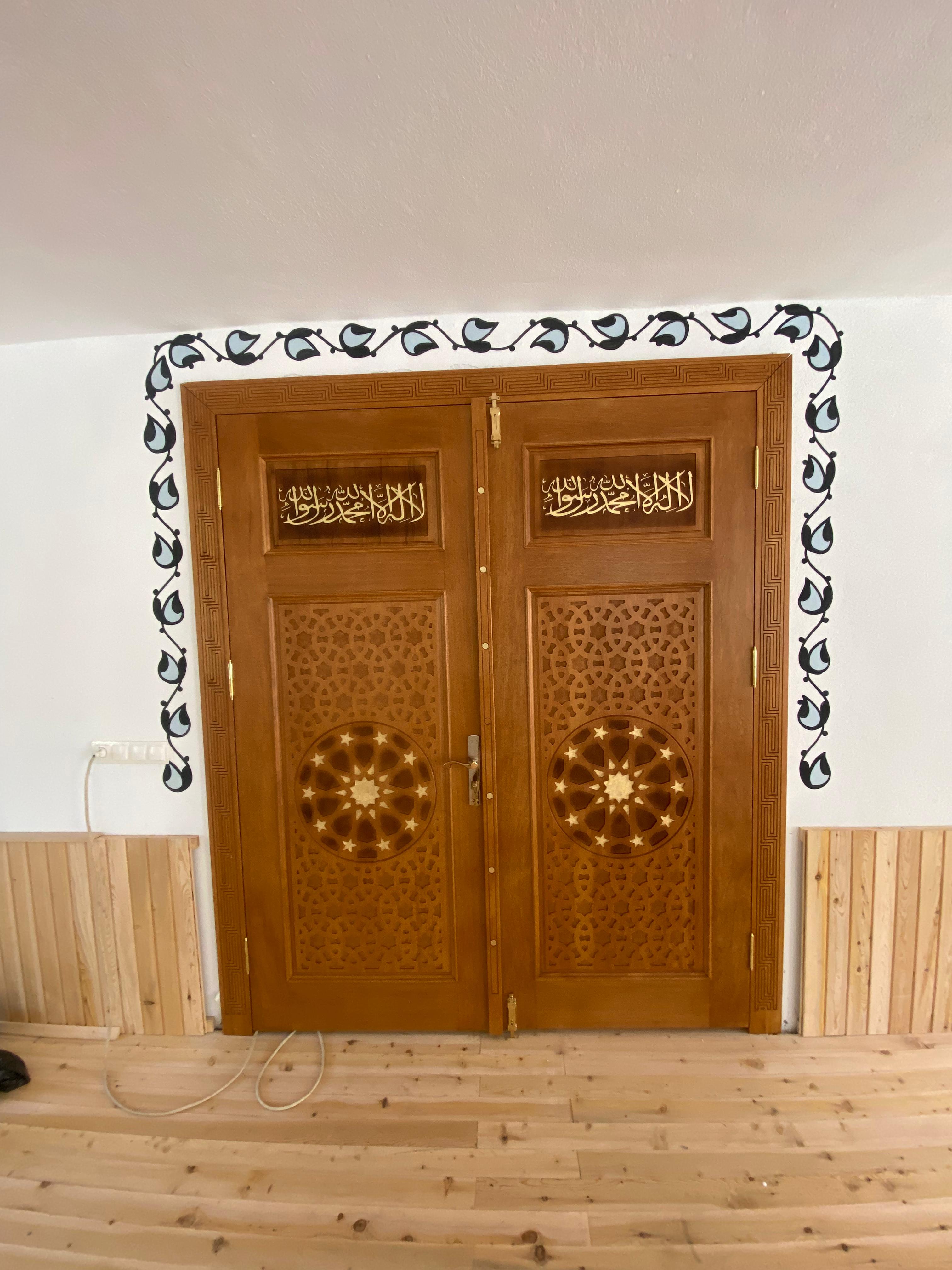 Mihrap Minber Kürsü Müezzinlik Cami Kapısı Lambiri