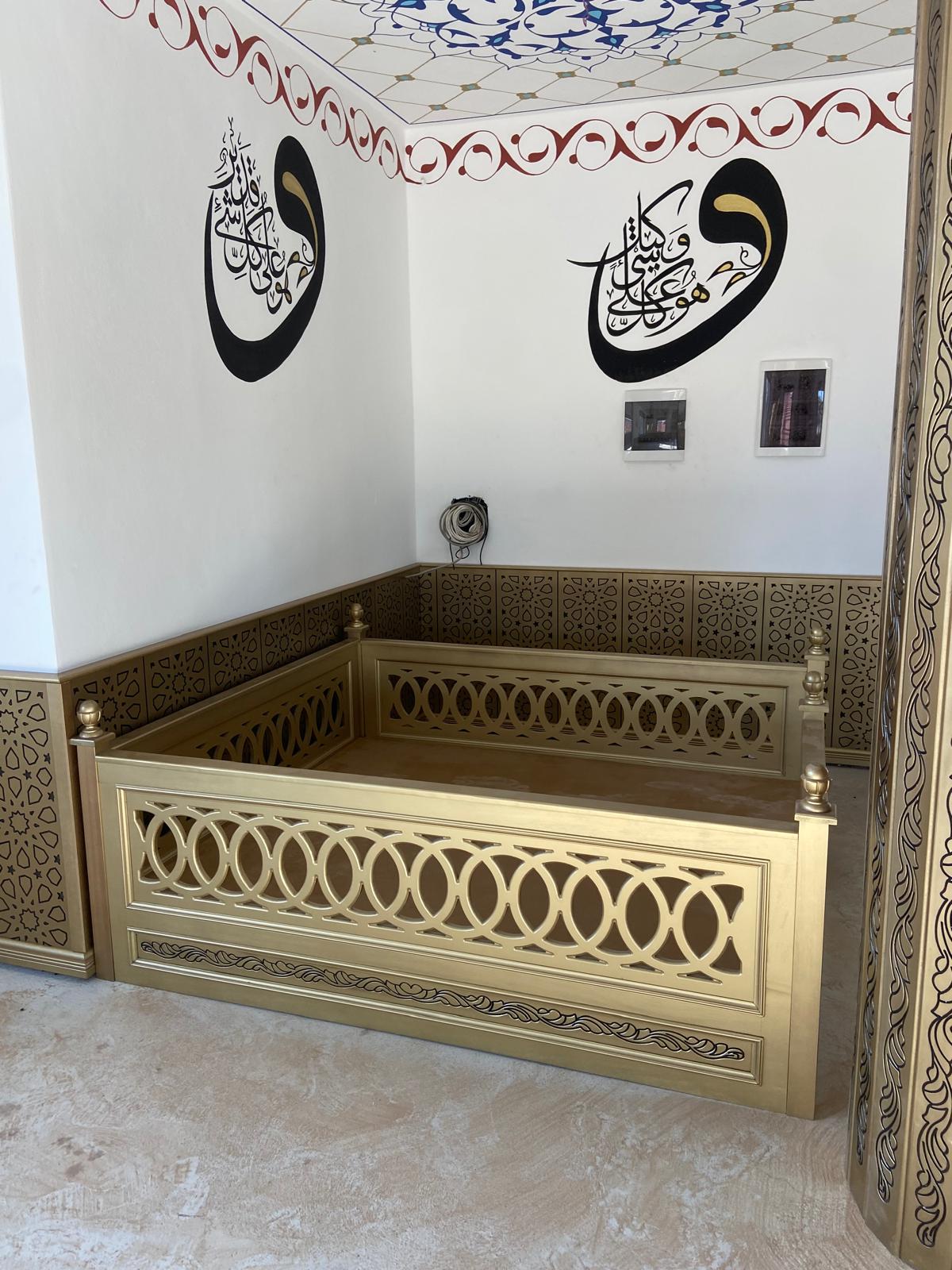 Mihrap Minber Kürsü Müezzinlik Cami Kapısı Lambiri